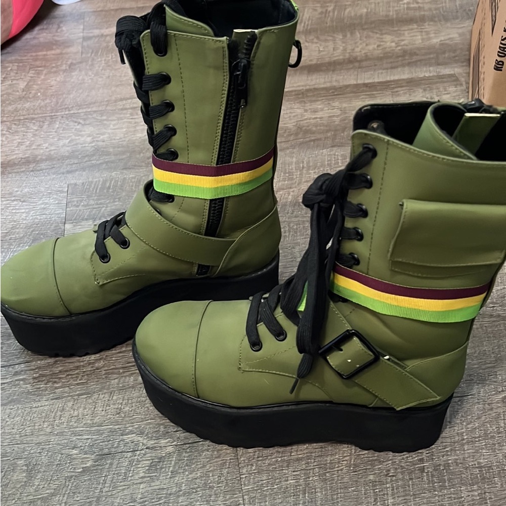 Poster girl boots
